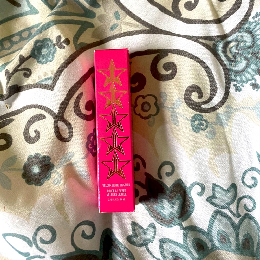 Velour liquid lipstick “ posh spice”